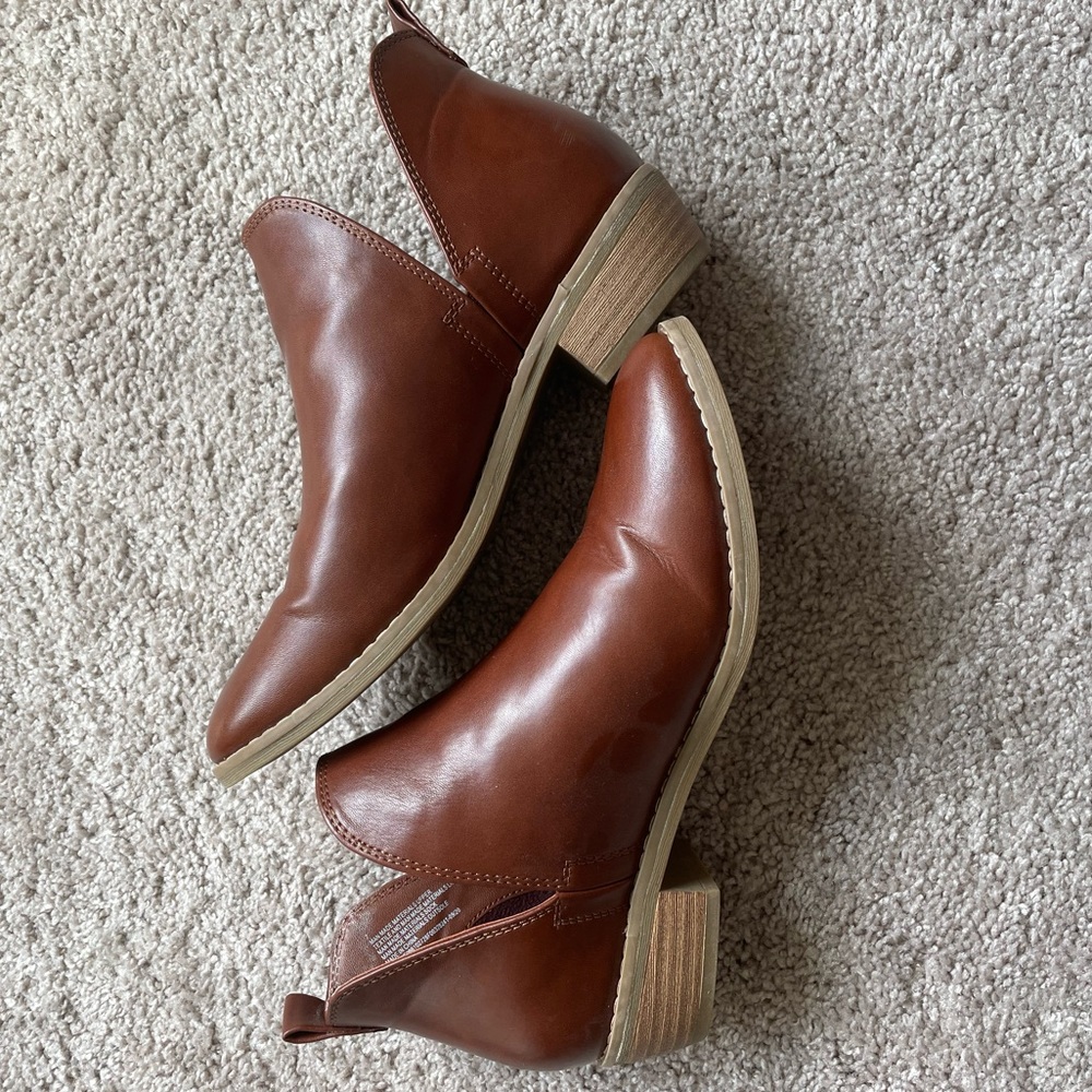 Universal Thread Brown Ankle Boots size 7